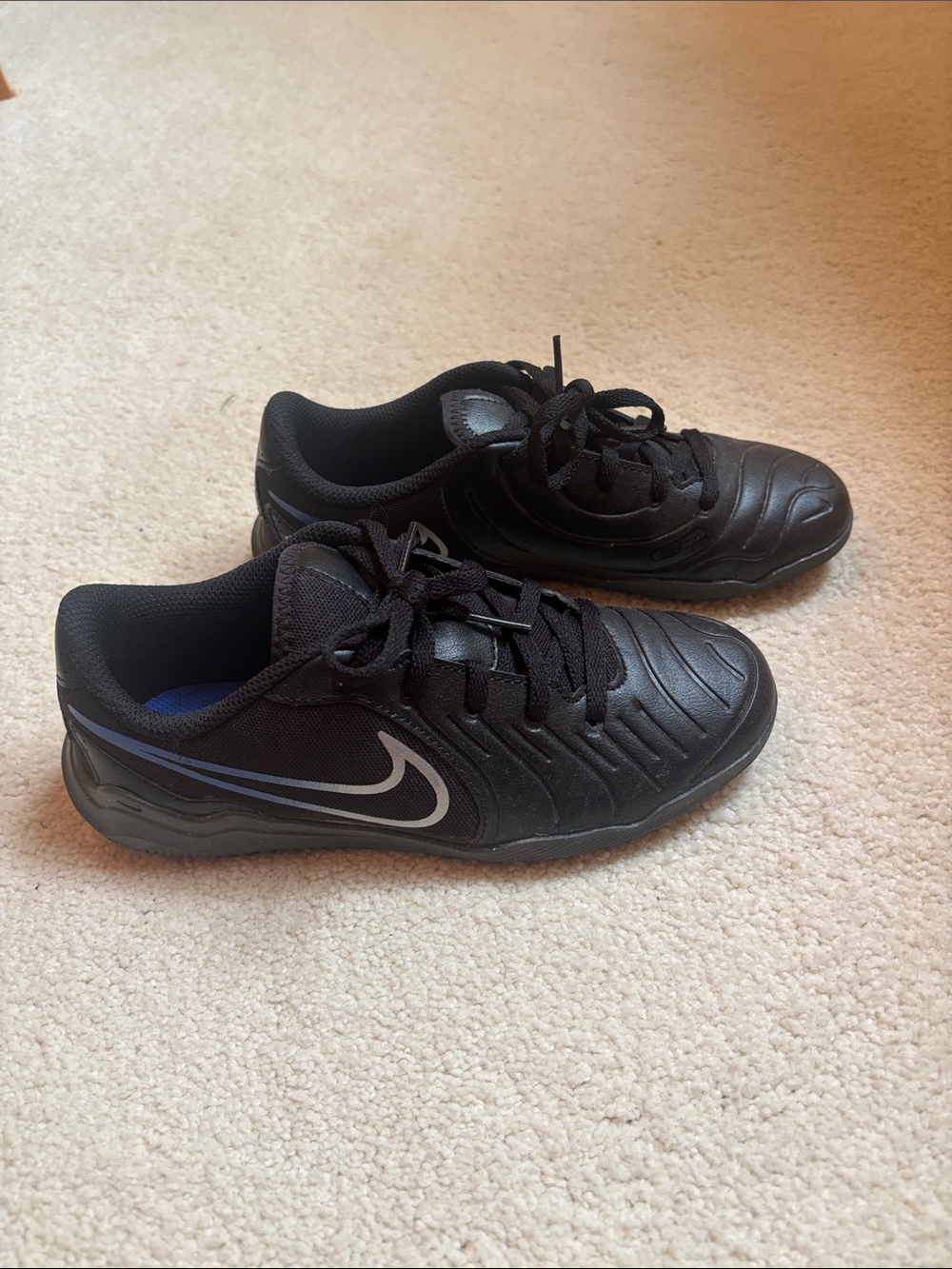 Nike Kids Black soccer cleats Silver Swoosh and Blue Trim